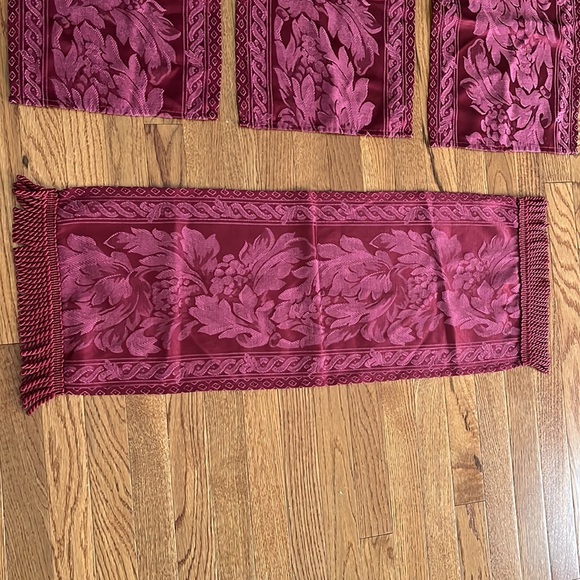 ❤️3/$15❤️Table Runner and Place Mats - Picture 3 of 6